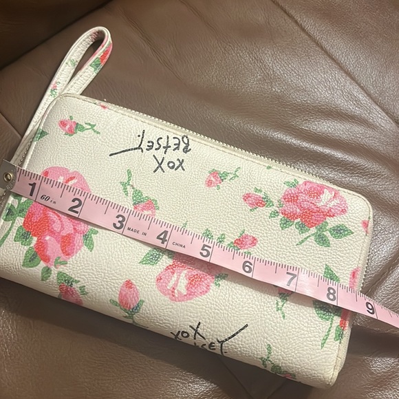 BETSEY JOHNSON rose print clutch wallet - Picture 5 of 9